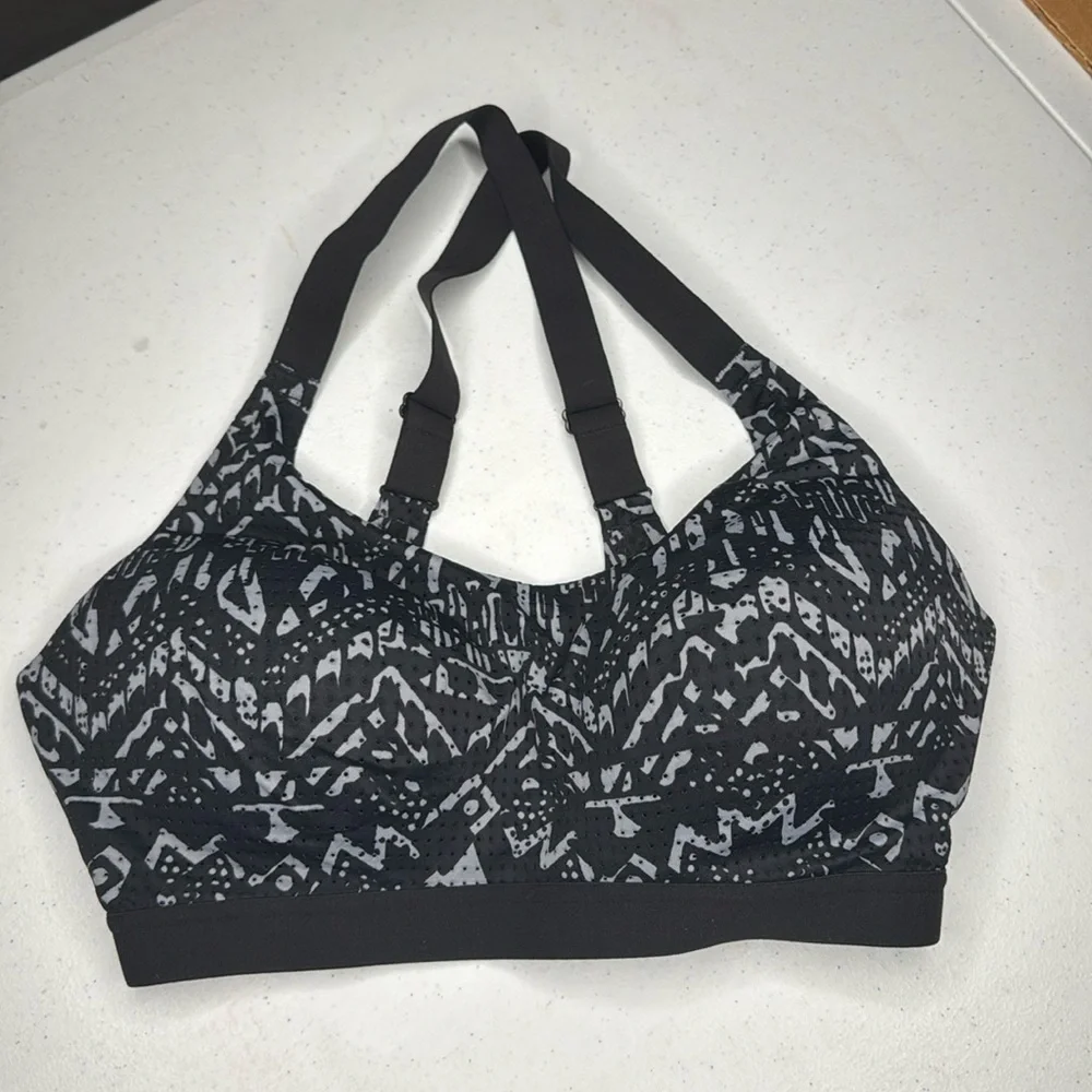 Victoria secret sport sports bra size 32DD 32 DD BLACK and teal Aztec pattern